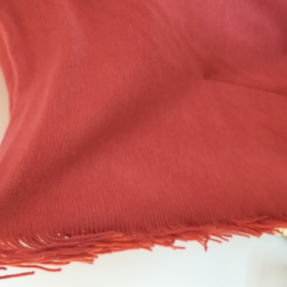 Poncho - Picture 5 of 7